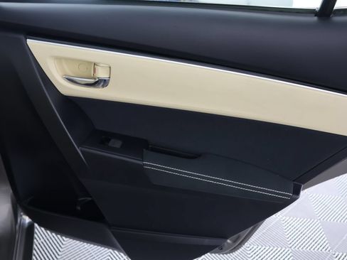 Used 2018 Toyota Corolla LE FWD image 23