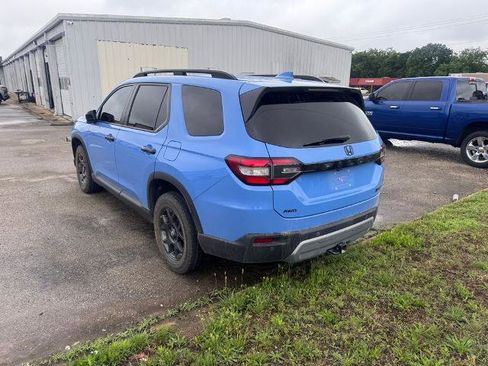 Used 2025 Honda Pilot TrailSport image 4