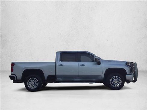 Used 2022 Chevrolet Silverado 2500 High Country w/ Technology Package AWD/4WD image 4