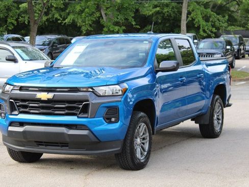 Used 2024 Chevrolet Colorado LT w/ LT Convenience Package II RWD image 3