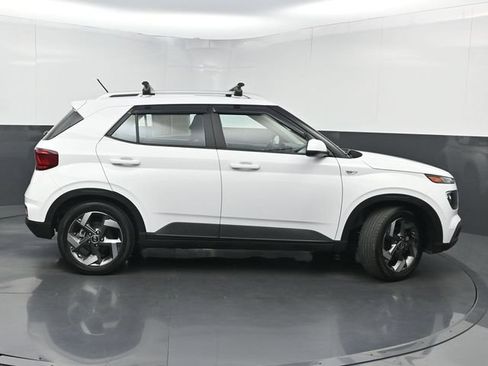 Used 2023 Hyundai Venue SEL w/ Cargo Package FWD image 2