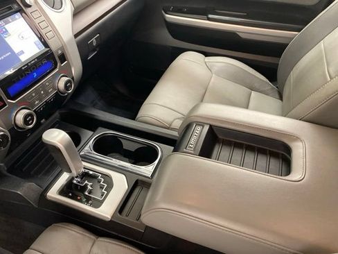 Used 2018 Toyota Tundra Limited w/ Limited Premium Package AWD/4WD image 23