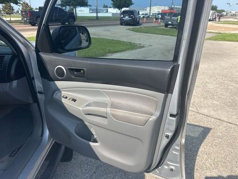 Used 2011 Toyota Tacoma PreRunner w/ Convenience Pkg RWD image 11