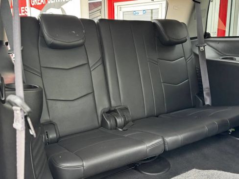 Used 2016 Cadillac Escalade Luxury image 20