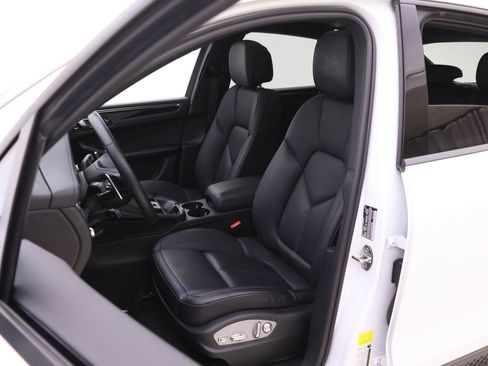 Used 2024 Porsche Macan image 5