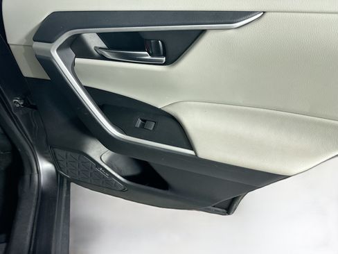 Used 2021 Toyota RAV4 XLE FWD image 26