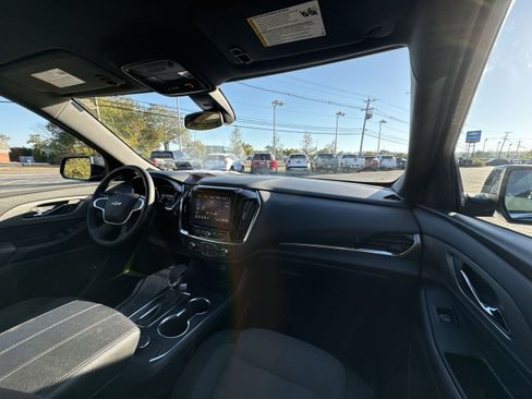 Used 2024 Chevrolet Traverse LT image 30