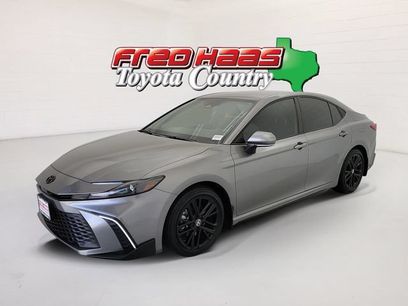 Used 2025 Toyota Camry SE w/ Convenience Package