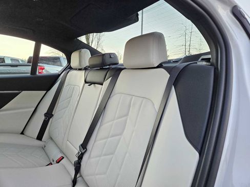 New 2026 BMW 530i xDrive w/ Premium Package image 21