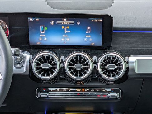 Used 2026 Mercedes-Benz GLB 250 image 18