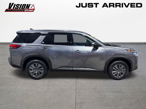 Certified 2025 Nissan Pathfinder S image 4