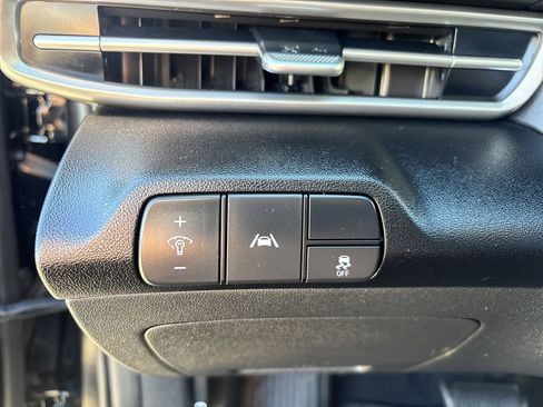 Used 2023 Hyundai Elantra SEL w/ Convenience Package image 11