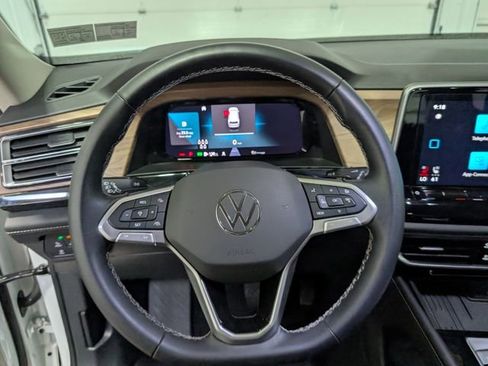 Used 2025 Volkswagen Atlas SE AWD/4WD image 17