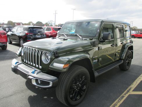 Used 2023 Jeep Wrangler Unlimited Sahara w/ Cold Weather Group image 7