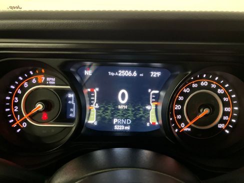 Used 2025 Jeep Gladiator Sport image 19