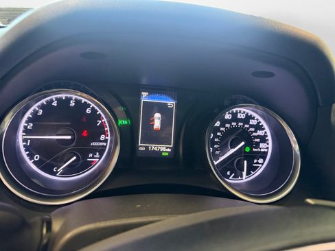 Used 2018 Toyota Camry SE w/ Moonroof Package FWD image 14
