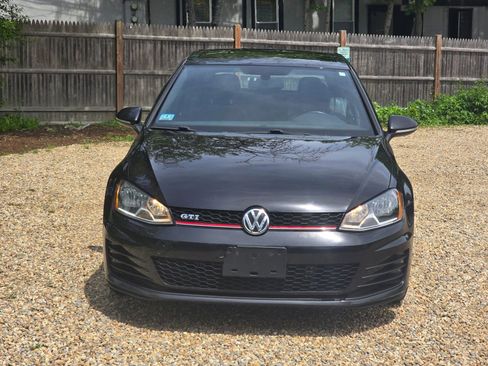 Used 2015 Volkswagen GTI SE FWD image 2