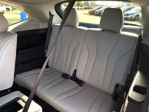 Used 2026 Acura MDX w/ Technology Package FWD image 32