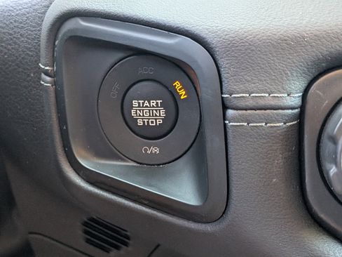 Used 2025 Jeep Wrangler Unlimited Sahara AWD/4WD image 28