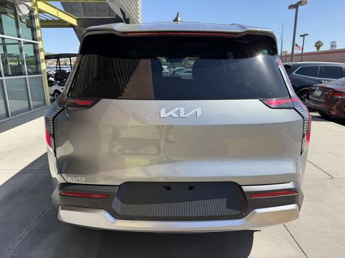 Used 2024 Kia EV9 Light Long Range RWD image 13