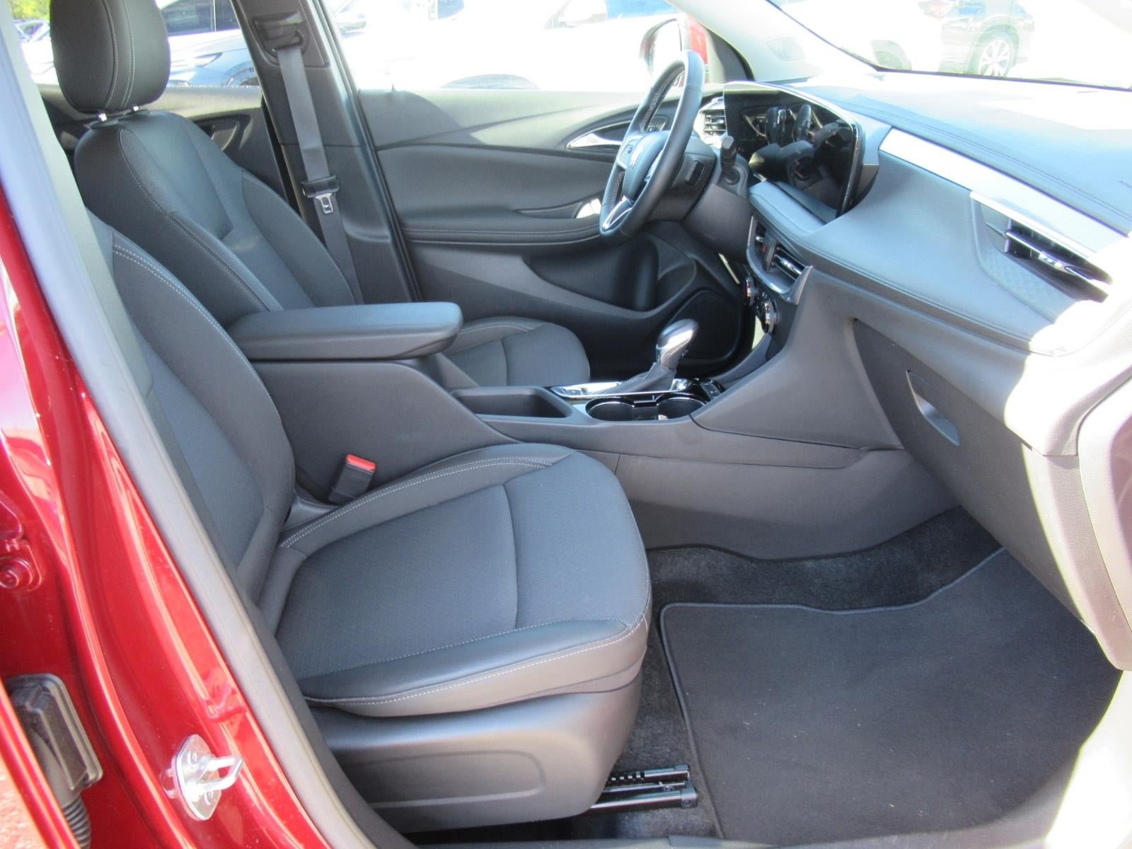 Used 2024 Buick Encore GX Preferred w/ Comfort Package FWD image 11