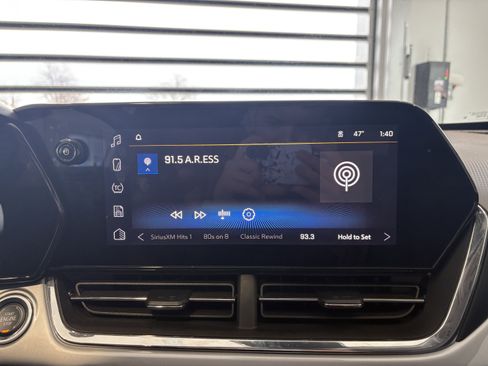 Used 2025 Chevrolet Trax LT w/ Sunroof Package image 15