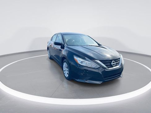 Used 2017 Nissan Altima 2.5 S w/ Power Driver Seat Package FWD image 2