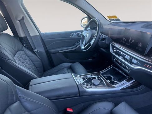 Used 2024 BMW X7 xDrive40i w/ Premium Package image 14
