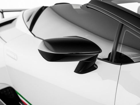 Used 2018 Lamborghini Huracan Performante AWD/4WD image 38