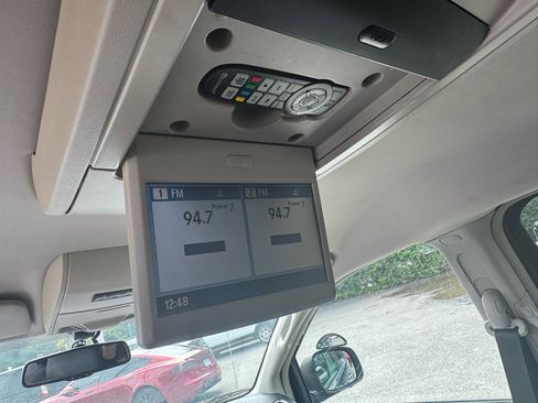 Used 2012 Chrysler Town & Country Touring-L w/ Entertainment Group #2 image 22