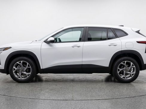 Used 2025 Chevrolet Trax LT w/ LT Convenience Package FWD image 5