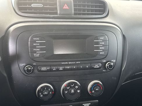 Used 2014 Kia Soul + FWD image 9