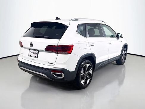 Used 2024 Volkswagen Taos SE w/ Panoramic Sunroof Package AWD/4WD image 7