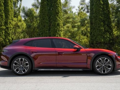 Used 2022 Porsche Taycan 4 Cross Turismo w/ Premium Package AWD/4WD image 12