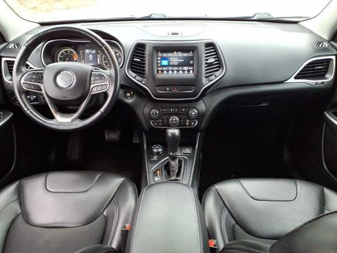 Used 2019 Jeep Cherokee Latitude Plus w/ Comfort/Convenience Group image 16