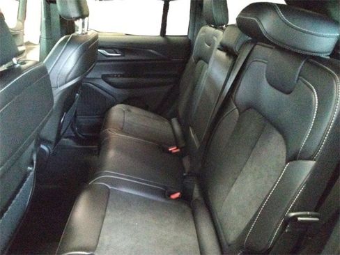 New 2025 Jeep Grand Cherokee Altitude image 23