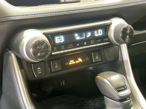 Used 2025 Toyota RAV4 SE w/ Convenience Package AWD/4WD image 16