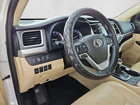 Used 2016 Toyota Highlander Limited FWD image 9