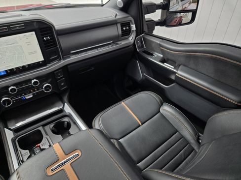 Used 2024 Ford F450 Platinum image 33