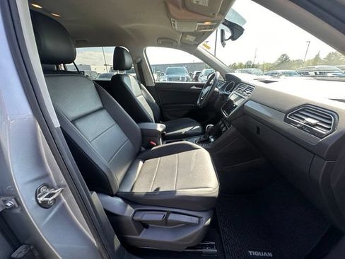 Used 2020 Volkswagen Tiguan SE FWD image 28
