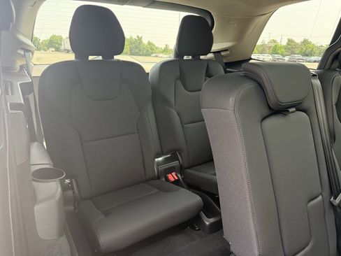 New 2025 Volvo XC90 B6 Plus image 27