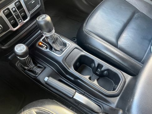 Used 2018 Jeep Wrangler Unlimited Sahara image 24