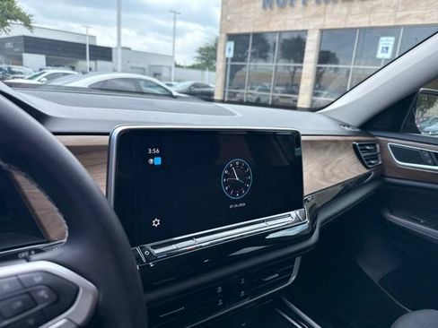 Used 2024 Volkswagen Atlas SE FWD image 9