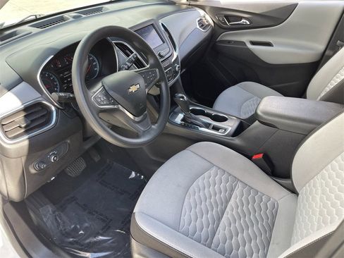 Used 2021 Chevrolet Equinox LS image 16
