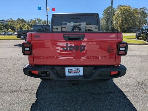 New 2025 Jeep Gladiator Willys image 13