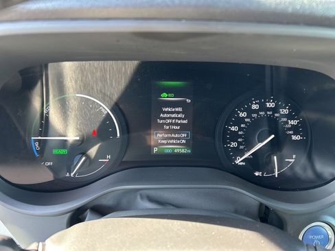 Used 2024 Toyota Sienna XLE image 11