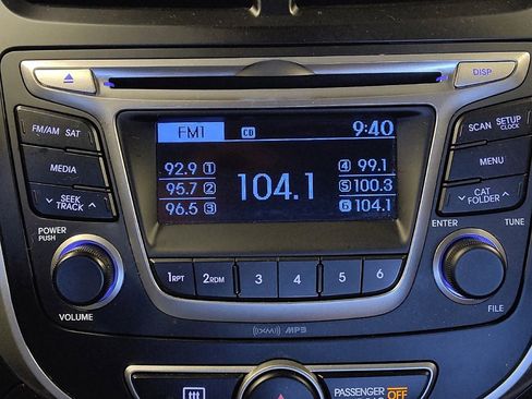 Used 2016 Hyundai Accent SE FWD image 25