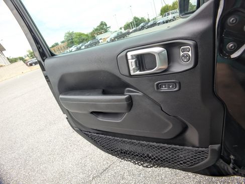 Used 2023 Jeep Wrangler Unlimited w/ Cold Weather Group AWD/4WD image 21