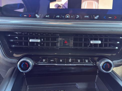 Used 2025 Chevrolet Suburban Z71 AWD/4WD image 26