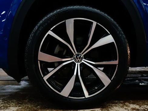 Certified 2025 Volkswagen Atlas Cross Sport SEL Premium R-Line image 86